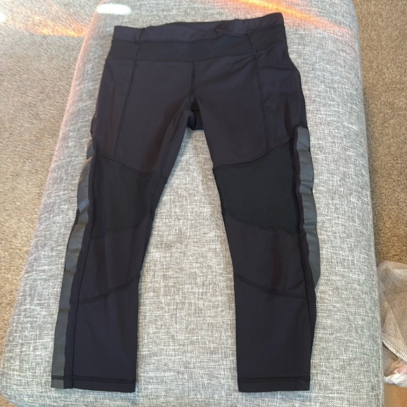 Lululemon Women’s Vented Mesh Reflective Strip Capri Leggings Size 6 - Picture 1 of 9